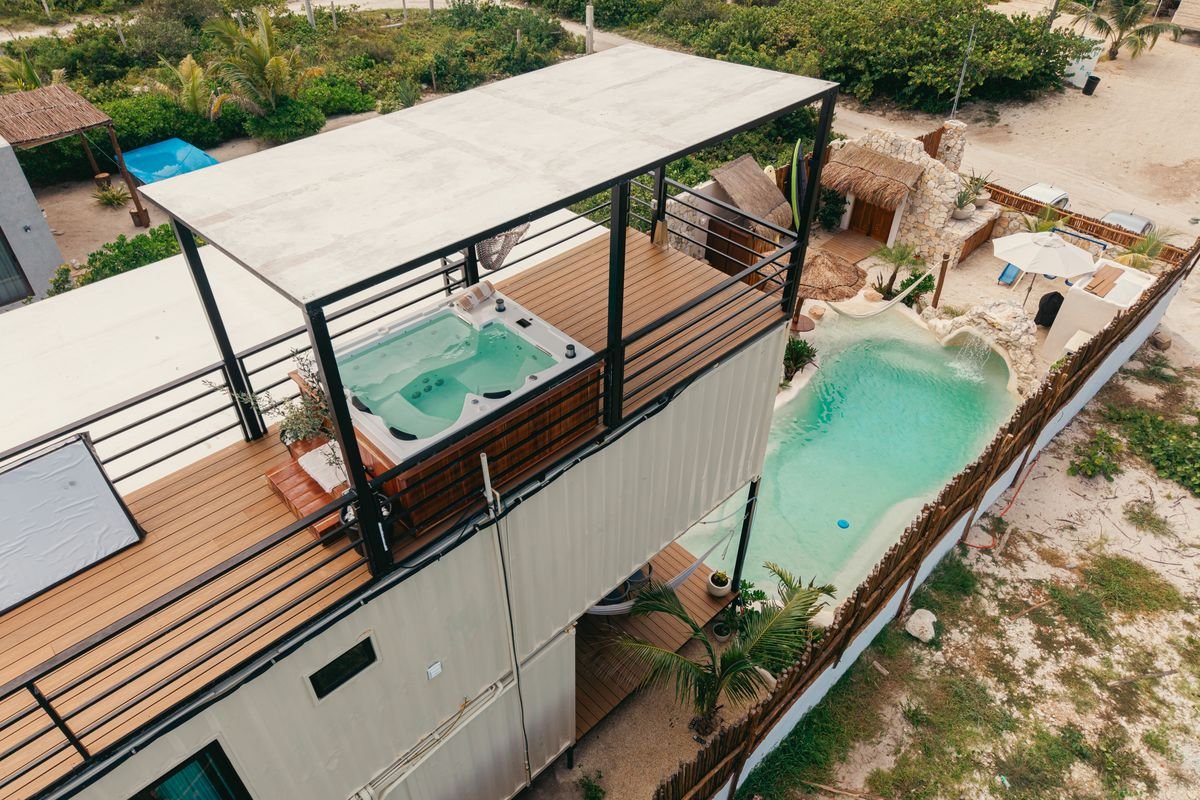 Jacuzzi en la terraza superior visto desde el aire